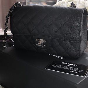 🔻SOLD 🔻Chanel mini flap black caviar 18C